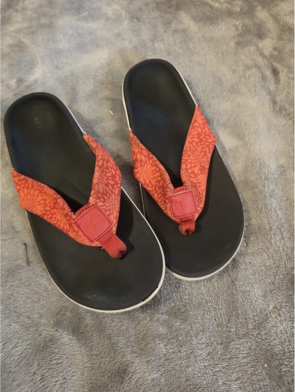 Revitalign Women's Tahiti Size 8 Red And Black Flip Flop